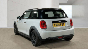 2016 MINI Hatch 1.5 Cooper Euro 6 (s/s) 3dr in Silver — image 4
