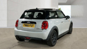 2016 MINI Hatch 1.5 Cooper Euro 6 (s/s) 3dr in Silver — image 5