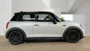 2016 MINI Hatch 1.5 Cooper Euro 6 (s/s) 3dr in Silver — image 6