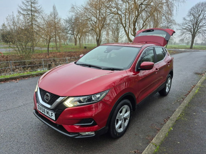 2018 Nissan Qashqai 1.5 Dci Acenta Premium SUV 5dr Diesel Manual Euro 6 (s/s) (115 Ps) in Red — image 1