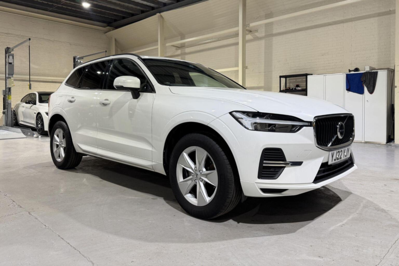2022 Volvo Xc60 2.0 B5 Mhev Momentum Auto AWD Euro 6 (s/s) 5dr in White — image 1