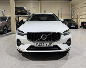 2022 Volvo Xc60 2.0 B5 Mhev Momentum Auto AWD Euro 6 (s/s) 5dr in White — image 2