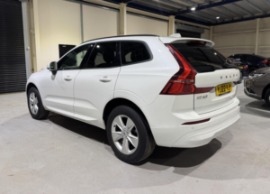 2022 Volvo Xc60 2.0 B5 Mhev Momentum Auto AWD Euro 6 (s/s) 5dr in White — image 4