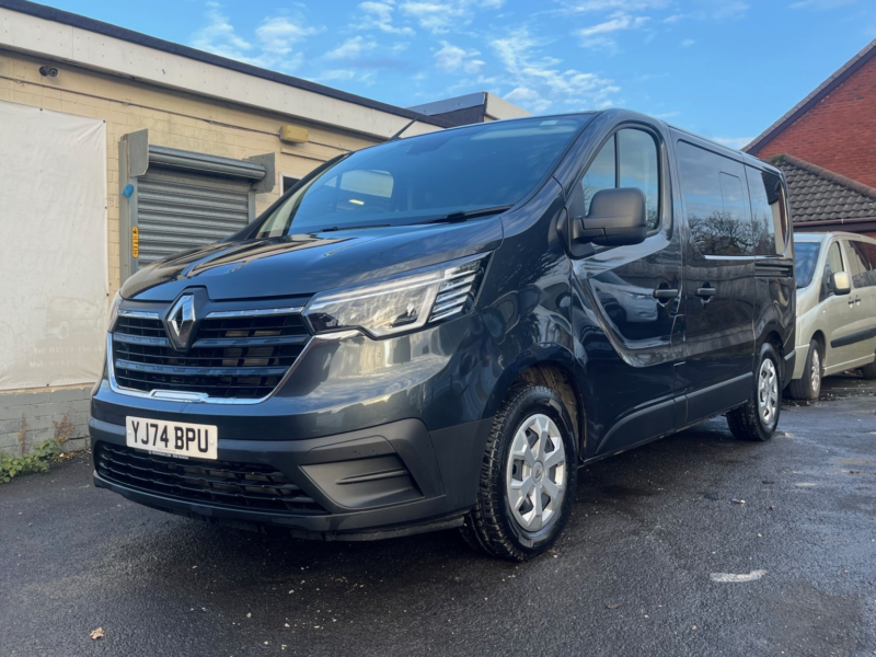 2024 Renault Trafic 2.0 Sl28 Blue Dci 110 Start My23 in Grey — image 1