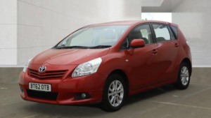 2012 Toyota Verso 1.6 V-Matic Tr Euro 5 5dr in Red — image 3