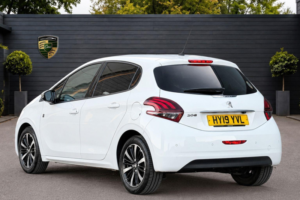 2019 Peugeot 208 1.2 Puretech Tech Edition Euro 6 (s/s) 5dr in White — image 5