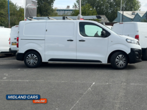 2022 Vauxhall Vivaro 1.5 Turbo D 2700 Dynamic in White — image 3