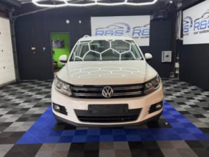 2016 Volkswagen Tiguan 2.0 Tdi Bluemotion Tech Match Edition in White — image 3