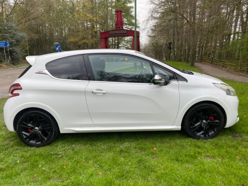 2013 Peugeot 208 Thp Gti in White — image 1