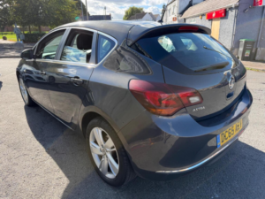 2015 Vauxhall Astra 1.6i Sri Euro 6 5dr in Grey — image 4