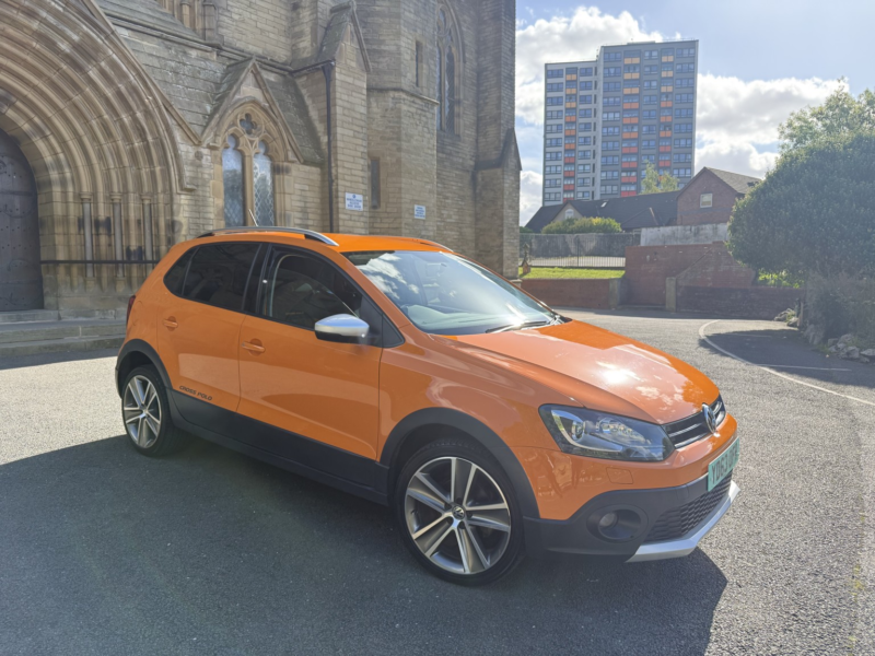 2013 Volkswagen Polo 1.2 Tsi Match Edition in Orange — image 1