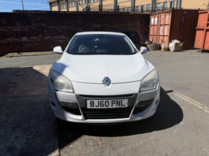 2010 Renault Megane 2.0 16v Privilege Tomtom in White — image 2