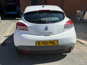 2010 Renault Megane 2.0 16v Privilege Tomtom in White — image 5