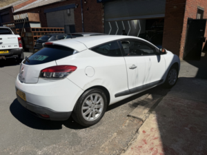 2010 Renault Megane 2.0 16v Privilege Tomtom in White — image 6