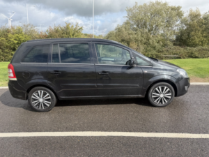 2012 Vauxhall Zafira 1.6 16v Exclusiv in Black — image 2