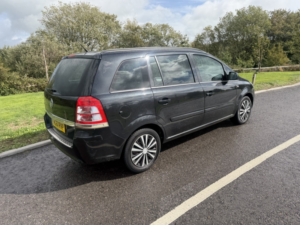 2012 Vauxhall Zafira 1.6 16v Exclusiv in Black — image 3