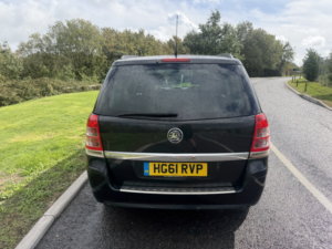 2012 Vauxhall Zafira 1.6 16v Exclusiv in Black — image 4