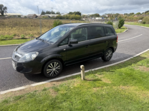 2012 Vauxhall Zafira 1.6 16v Exclusiv in Black — image 5