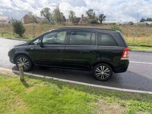2012 Vauxhall Zafira 1.6 16v Exclusiv in Black — image 6
