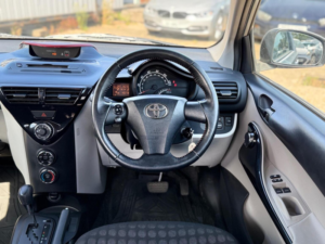 2011 Toyota Iq 1.0 Vvt-I Multidrive Euro 5 3dr in Silver — image 2