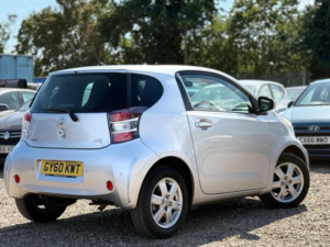 2011 Toyota Iq 1.0 Vvt-I Multidrive Euro 5 3dr in Silver — image 3