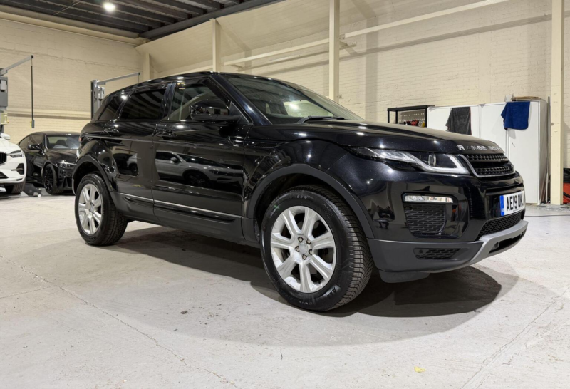 2019 Land Rover Range Rover Evoque 2.0 Td4 Se Tech Auto 4WD Euro 6 (s/s) 5dr in Black — image 1