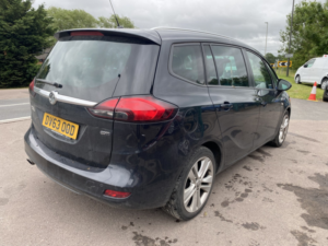 2013 Vauxhall Zafira Tourer 2.0 Cdti Sri * 7 Seater * Last Lady Owner 11.5 Years * in Black — image 6