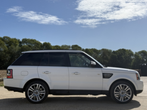 2011 Land Rover Range Rover Sport 3.0 Sd V6 Hse in White — image 2