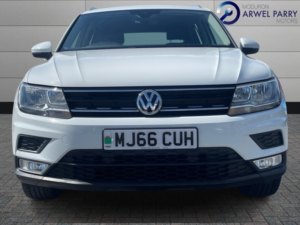 2016 Volkswagen Tiguan 2.0 Tdi Bluemotion Tech Se Navigation in White — image 2