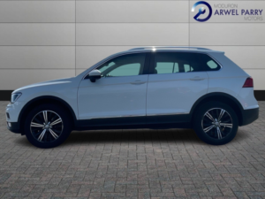 2016 Volkswagen Tiguan 2.0 Tdi Bluemotion Tech Se Navigation in White — image 4