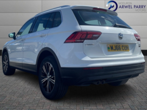2016 Volkswagen Tiguan 2.0 Tdi Bluemotion Tech Se Navigation in White — image 5