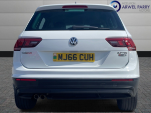 2016 Volkswagen Tiguan 2.0 Tdi Bluemotion Tech Se Navigation in White — image 6