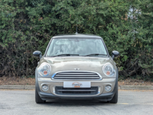 2012 MINI Hatch Cooper 2012 1.6 Automatic 18,000 Miles in Silver — image 2