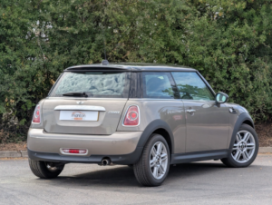 2012 MINI Hatch Cooper 2012 1.6 Automatic 18,000 Miles in Silver — image 4