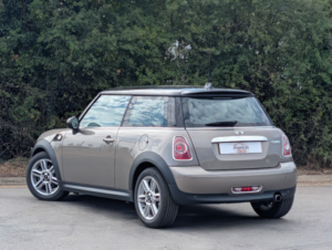 2012 MINI Hatch Cooper 2012 1.6 Automatic 18,000 Miles in Silver — image 6