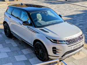 2022 Land Rover Range Rover Evoque 1.5 P300e 12.2kwh R-Dynamic Se in Silver — image 2
