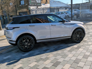 2022 Land Rover Range Rover Evoque 1.5 P300e 12.2kwh R-Dynamic Se in Silver — image 5
