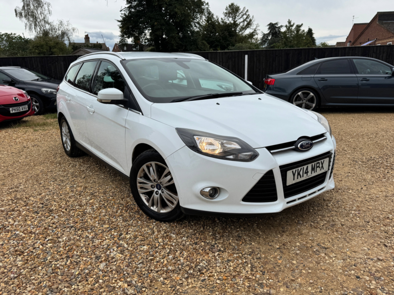 2014 Ford Focus 1.6 Titanium Navigator Estate 5dr Petrol Powershift Euro 5 (125 Ps) in White — image 1