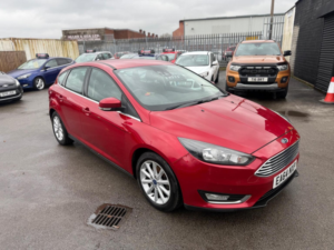 2014 Ford Focus 1.0t Ecoboost Titanium Euro 6 (s/s) 5dr in Red — image 5