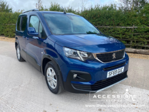 2019 Peugeot Rifter 1.5 Allure Horizon Rs 1.5 Bluehdi Eat8 in Blue — image 2