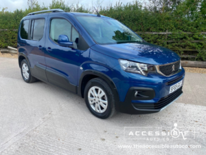 2019 Peugeot Rifter 1.5 Allure Horizon Rs 1.5 Bluehdi Eat8 in Blue — image 3