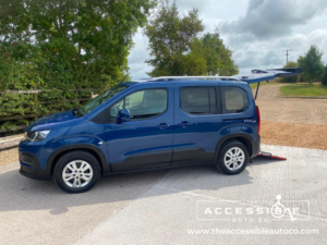 2019 Peugeot Rifter 1.5 Allure Horizon Rs 1.5 Bluehdi Eat8 in Blue — image 4