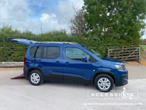 2019 Peugeot Rifter 1.5 Allure Horizon Rs 1.5 Bluehdi Eat8 in Blue — image 5