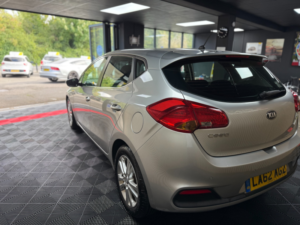 2013 Kia Ceed 1.6 Crdi Ecodynamics 2 Hatchback 5dr Diesel Manual Euro 5 (s/s) (126 Bhp) in Silver — image 5