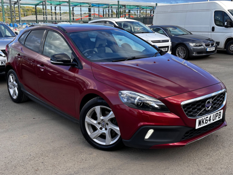 2014 Volvo V40 Cross Country 1.6 D2 Lux in Red — image 1