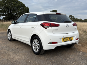 2017 Hyundai I20 1.2 I20 Se 1.2 84ps My16 in White — image 3