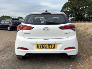 2017 Hyundai I20 1.2 I20 Se 1.2 84ps My16 in White — image 6
