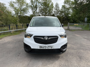 2023 Vauxhall Combo 1.5 Combo Prime 1.5d 100 M6 L1h1 2300 Panel Van in White — image 2