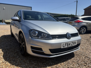 2014 Volkswagen Golf 1.6 Tdi Bluemotion Tech Se in Silver — image 2