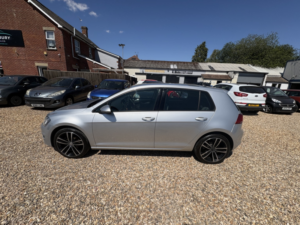 2014 Volkswagen Golf 1.6 Tdi Bluemotion Tech Se in Silver — image 6